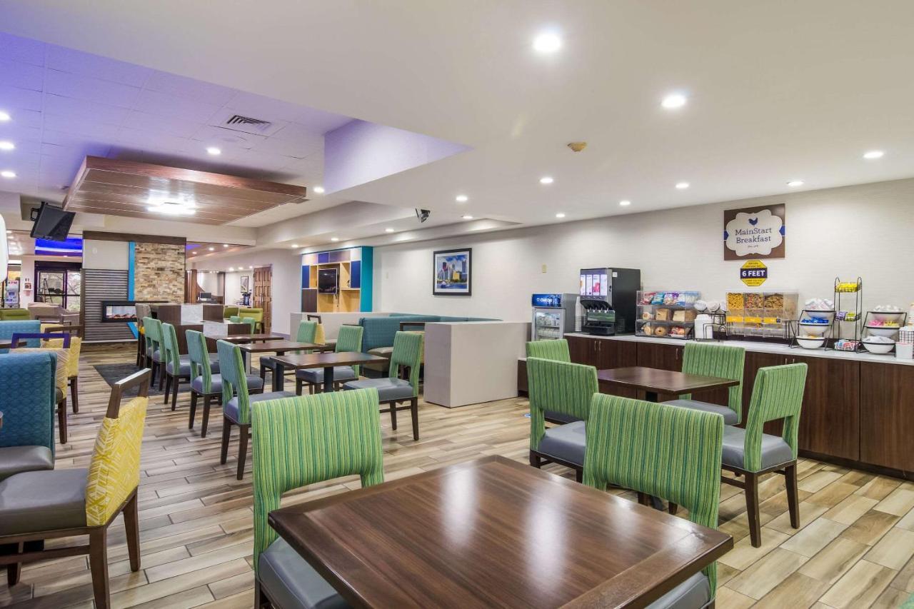 Hotel Comfort & - Pittsburgh North 3*