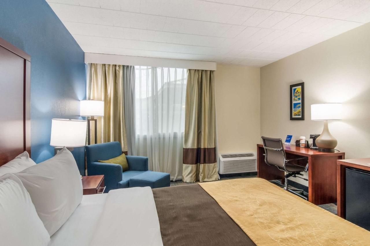 Comfort & - Pittsburgh North Hotel